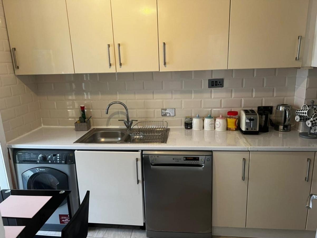 Cosy 2-Bedroom Flat In Finsbury Park, Modern, Convenient & Close To Central London! Exterior foto